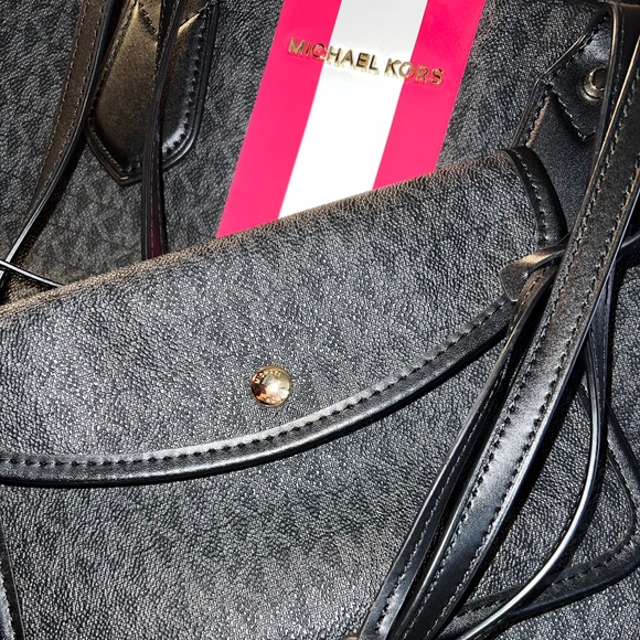 Hard to Find Michael Kors Hot Pink & Black Eva Stripe Tote - Picture 7 of 7